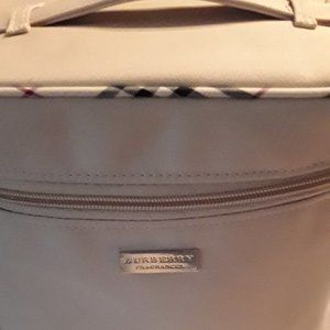 BURBERRY  CREAM COSMETIC TRAVEL/TIOLETRY BAG NWT